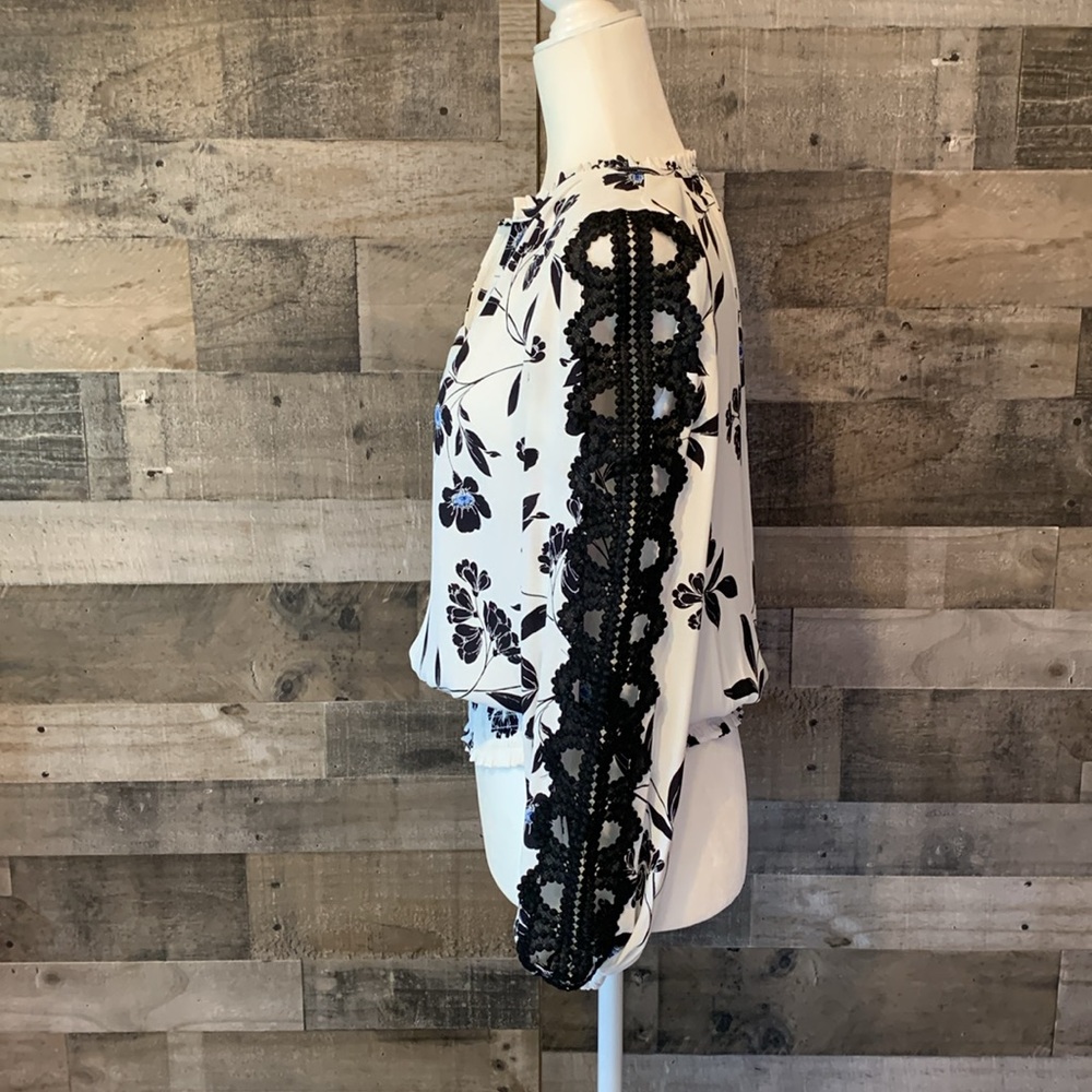 White House Black Market long sleeve floral top Size XXS - Picture 4 of 16